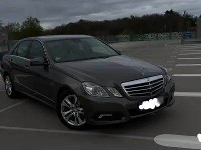 Gebraucht Mercedes E250 204 PS (150 kW) 2009 Andere farben Limousine