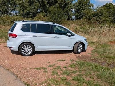 Weiß Gebraucht 2018 VW Touran Highline Van / Kleinbus | 19.999 € (Guter Preis)