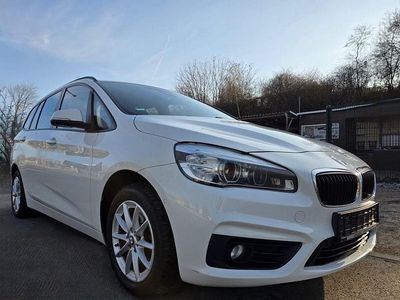 Weiß Gebraucht 2016 BMW 218 Advantage Kombi | 8.990 € (Etwas zu teuer)