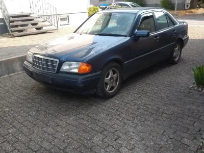 Gebraucht Mercedes C180 122 PS (89 kW) 1994 Blau Limousine