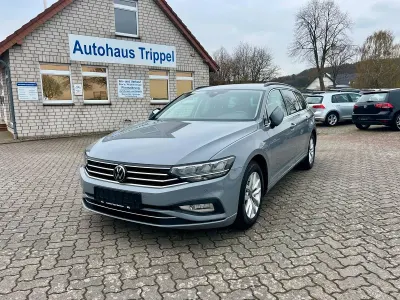 Gebraucht VW Passat 150 PS (110 kW) 2023 Grau Kombi