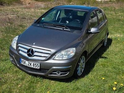 Używany Mercedes B200 136 KM (100 kW) 2010 Szary Minivan