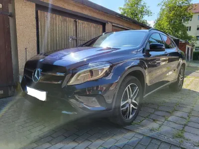 Gebraucht Mercedes GLA200 156 PS (114 kW) 2016 Blau SUV