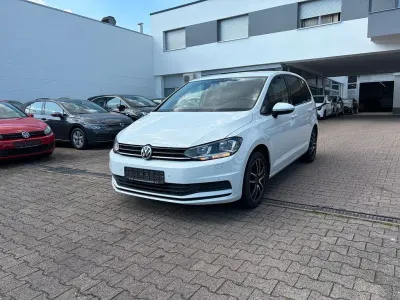 Gebraucht VW Touran Trendline 116 PS (85 kW) 2018 Weiß Van / Kleinbus