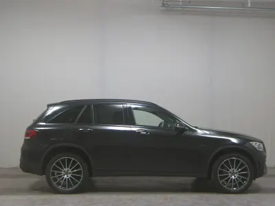 Second-hand Mercedes GLC300e AMG line 320 CP (235 kW) 2020 Negru SUV