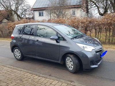 Gebraucht Toyota Verso-S Club 90 PS (66 kW) 2013 Grau Van / Kleinbus