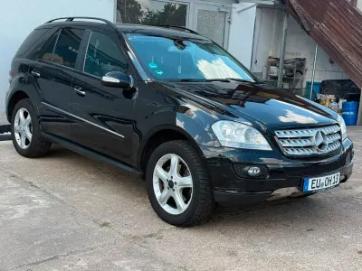 Gebraucht Mercedes ML320 224 PS (164 kW) 2008 Schwarz SUV