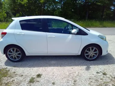 Gebraucht Toyota Yaris Life 99 PS (72 kW) 2012 Weiß Kleinwagen