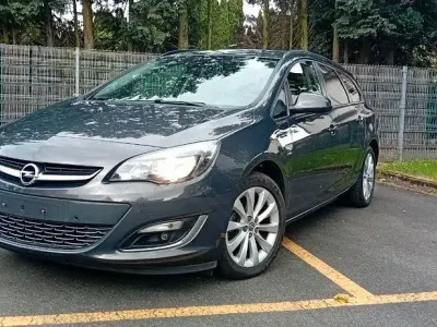 Gebraucht Opel Astra Active 140 PS (102 kW) 2013 Grau Kombi