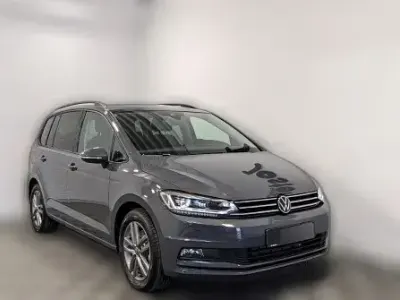 Neu VW Touran Comfortline 150 PS (110 kW) 2026 Grau metallic Van / Kleinbus