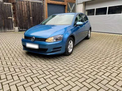 Second-hand VW Golf VII 105 CP (77 kW) 2014 Albastru Berlinǎ
