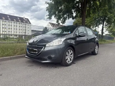 Gebraucht Peugeot 208 Active 92 PS (67 kW) 2014 Grau Kleinwagen