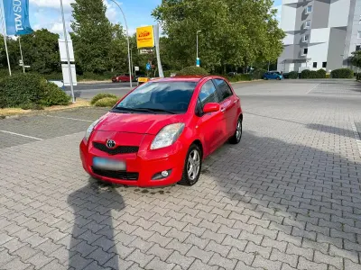 Gebraucht Toyota Yaris 101 PS (74 kW) 2011 Rot Kleinwagen