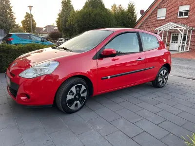 Gebraucht Renault Clio III 75 PS (55 kW) 2011 Rot Kleinwagen
