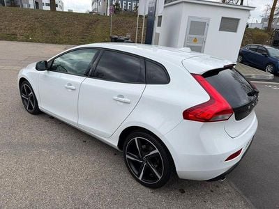 Second-hand Volvo V40 Momentum 120 CP (88 kW) 2019 Alb Berlinǎ