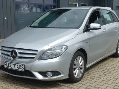 Gebraucht Mercedes B180 109 PS (80 kW) 2012 Silber Kleinwagen