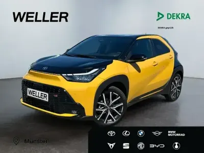 Neu Toyota Aygo X Sport 116 PS (85 kW) 2026 Mustard yellow metallic/black SUV