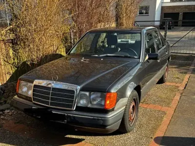 Gebraucht Mercedes 230 136 PS (100 kW) 1990 Blau Limousine