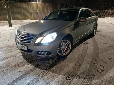 Silber Gebraucht 2011 Mercedes E220 Limousine | 7.950 € (Superpreis)
