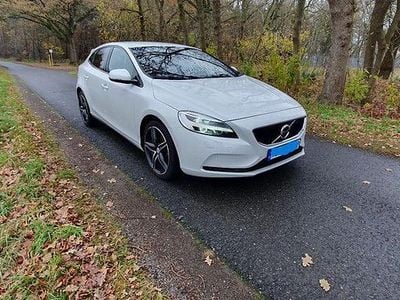 Gebraucht Volvo V40 152 PS (111 kW) 2018 Weiß Limousine