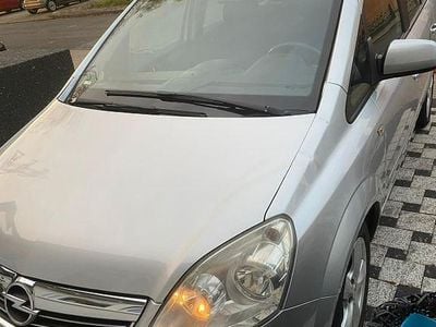 Silber Gebraucht 2010 Opel Zafira Family Van / Kleinbus | 1.950 € (Fairer Preis)