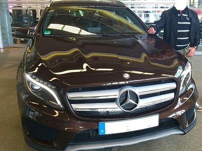 Gebraucht Mercedes GLA180 StreetStyle 122 PS (89 kW) 2015 Braun SUV