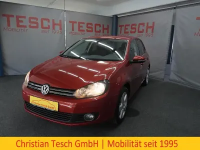 Gebraucht VW Golf VI Team 105 PS (77 kW) 2011 Rot Kleinwagen
