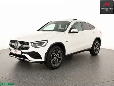 Gebraucht Mercedes GLC300e AMG 320 PS (235 kW) 2020 Polarweiss Coupé