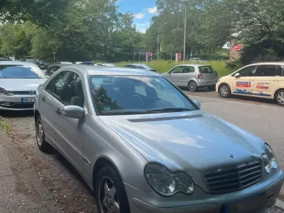 Gebraucht Mercedes 180 105 PS (77 kW) 2005 Silber Limousine