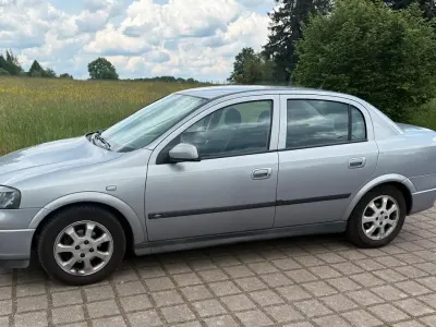 Używany Opel Astra 84 KM (61 kW) 2002 Srebrny Sedan/Limuzyna