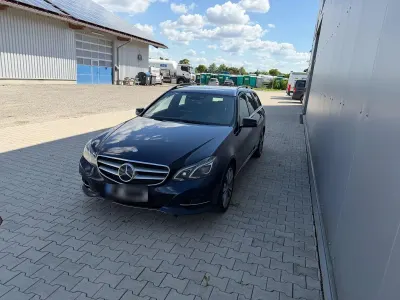 Gebraucht Mercedes E220 Avantgarde 170 PS (125 kW) 2017 Blau Kombi
