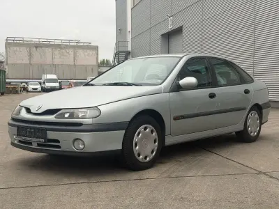 Usata Renault Laguna II 107 CV (78 kW) 2001 Argento Berlina