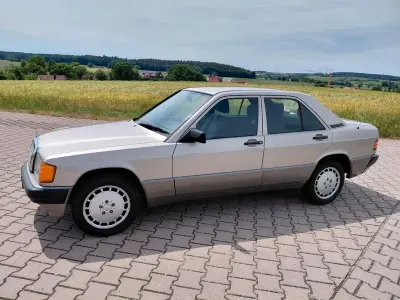 Gebraucht Mercedes 190 118 PS (86 kW) 1988 Silber Limousine