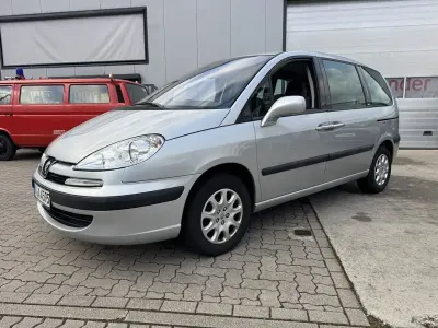 Gebraucht Peugeot 807 Tendance 128 PS (94 kW) 2003 Lackierung aluminiumgrau/meta Van / Kleinbus