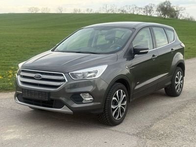 Gebraucht Ford Kuga Trend 150 PS (110 kW) 2018 Grau SUV