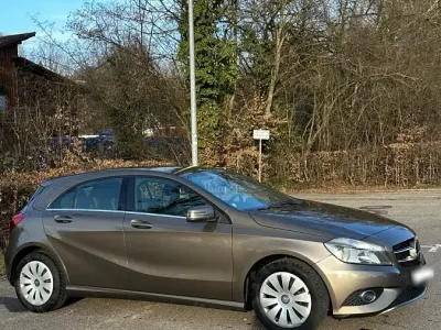 Używany Mercedes A180 122 KM (89 kW) 2012 Andere farben Sedan/Limuzyna