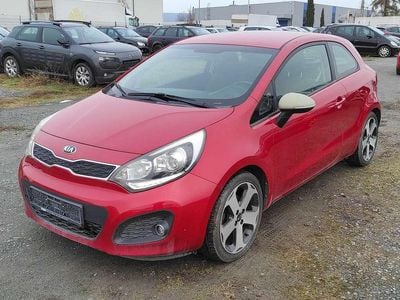 Gebraucht Kia Rio Spirit 86 PS (63 kW) 2014 (beg) signal red Kleinwagen
