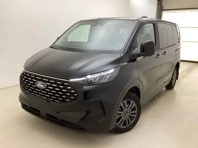 Second-hand Ford Tourneo Titanium 136 CP (100 kW) 2025 Negru Monovolum