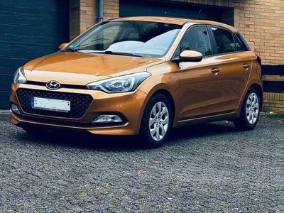 Gebraucht Hyundai i20 84 PS (61 kW) 2015 Orange Limousine
