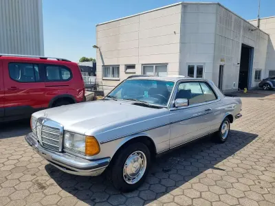 Gebraucht Mercedes 230 136 PS (100 kW) 1984 Blau Coupé