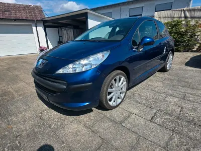 Gebraucht Peugeot 207 90 PS (66 kW) 2006 Blau Kleinwagen