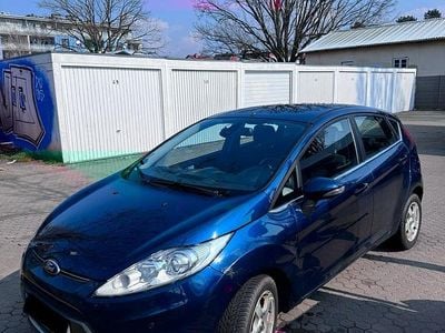 Gebraucht Ford Fiesta Titanium 82 PS (60 kW) 2012 Blau Kleinwagen