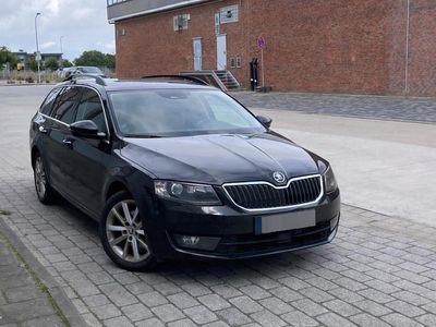 Schwarz Gebraucht 2013 Skoda Octavia Kombi | 10.000 € (Teuer)