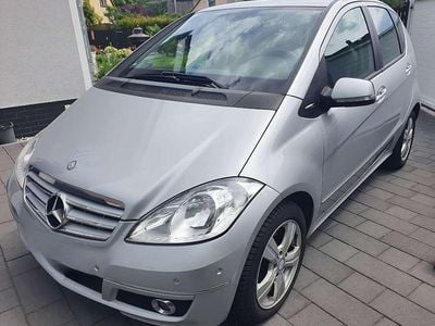 Gebraucht Mercedes A180 Elegance 116 PS (85 kW) 2011 Silber Limousine