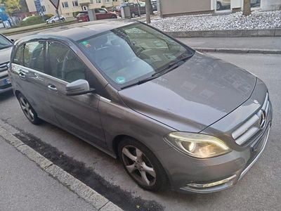 Occasion Mercedes B180 109 PK (80 kW) 2014 Grijs MPV
