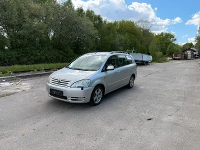 Gebraucht Toyota Avensis Verso Sol 150 PS (110 kW) 2003 Silber Van / Kleinbus