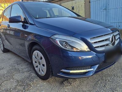 Gebraucht Mercedes B180 122 PS (89 kW) 2012 Blau Van / Kleinbus