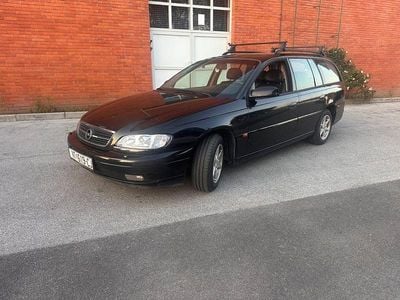 Schwarz Gebraucht 2000 Opel Omega Limousine | 2.200 € (Etwas zu teuer)