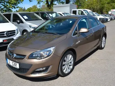 Usata Opel Astra Innovation 140 CV (102 kW) 2013 Noblesse Berlina