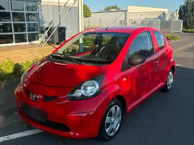 Gebraucht Toyota Aygo 68 PS (50 kW) 2005 Rot Kleinwagen